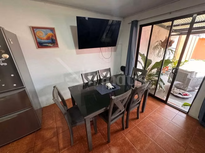 Venta de casa con dos apartamentos en San Juan de Dios de Desamparados - EU