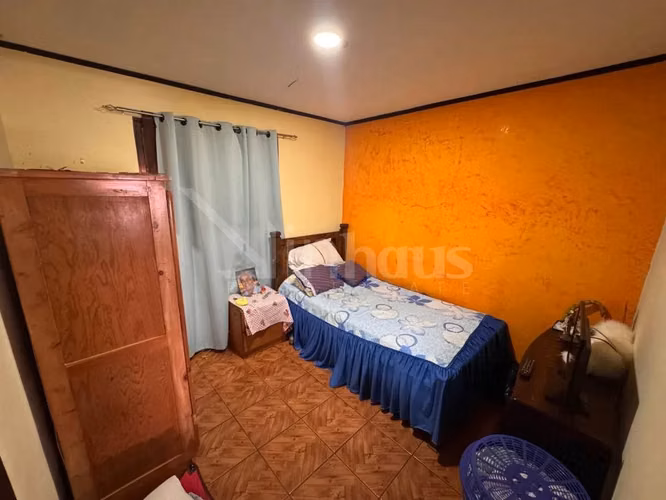 Venta de casa con dos apartamentos en San Juan de Dios de Desamparados - EU