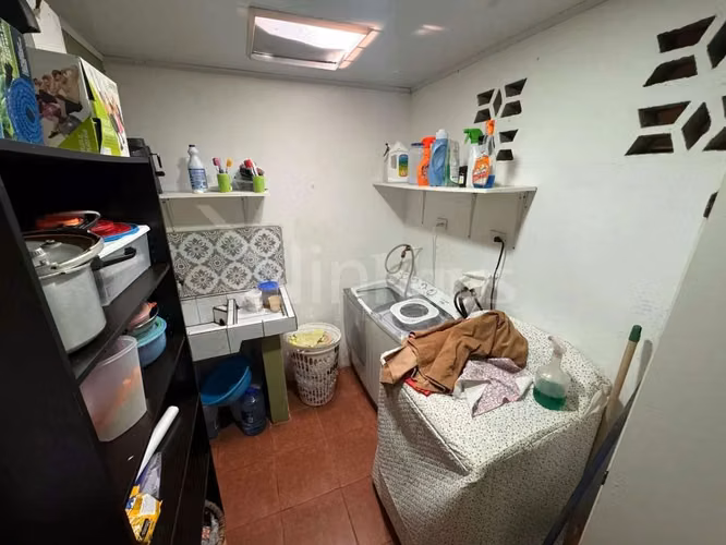Venta de casa con dos apartamentos en San Juan de Dios de Desamparados - EU