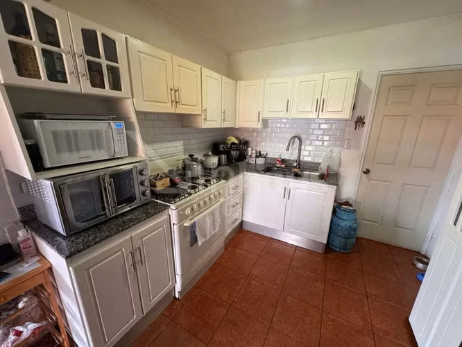 Venta de casa con dos apartamentos en San Juan de Dios de Desamparados - EU