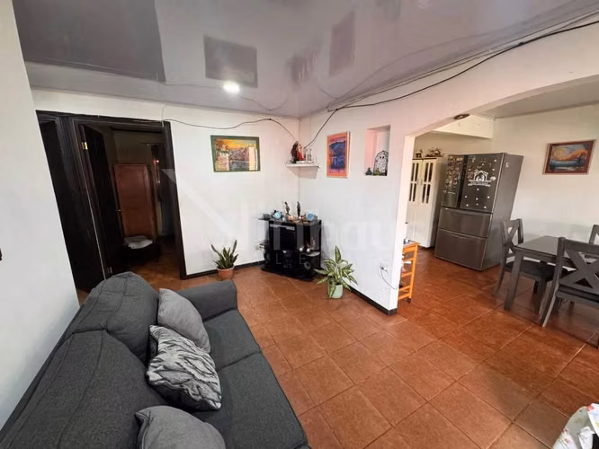 Venta de casa con dos apartamentos en San Juan de Dios de Desamparados - EU
