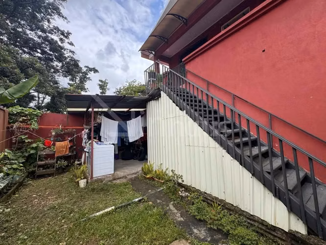 Venta de casa con dos apartamentos en San Juan de Dios de Desamparados - EU