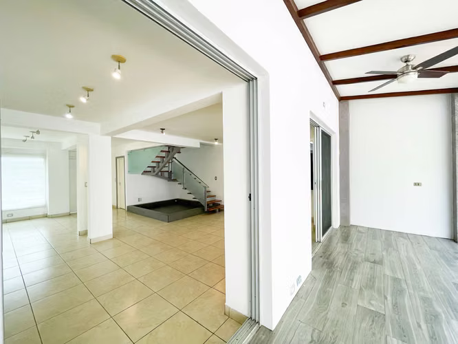 Venta de casa en condominio en Piedades de Santa Ana