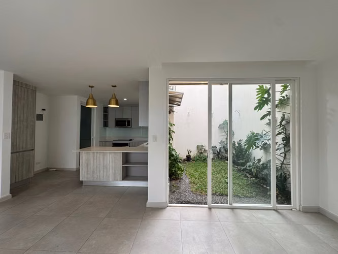 Casa  En Alquiler  Condominio Nasara  –  Santa Ana - Imagen 8