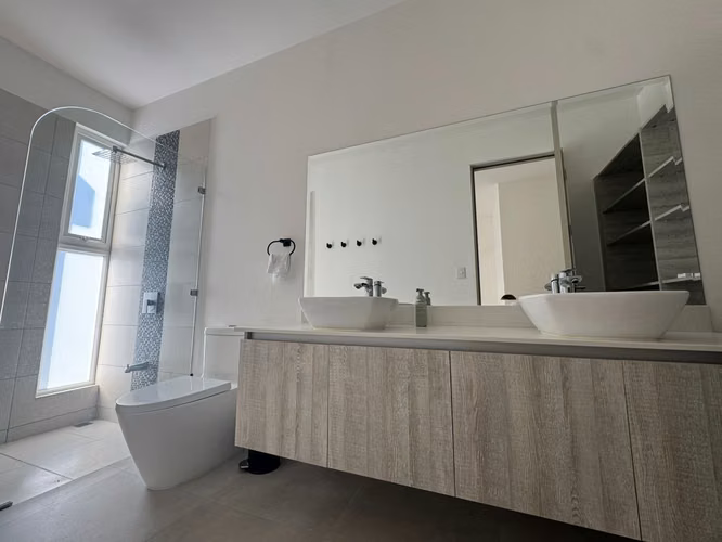 Casa en alquiler en Condominio Nasara  Santa Ana – con línea blanca $2200