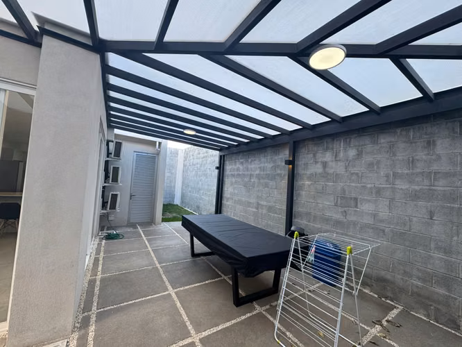 Casa en alquiler en Condominio Nasara  Santa Ana – con línea blanca $2200