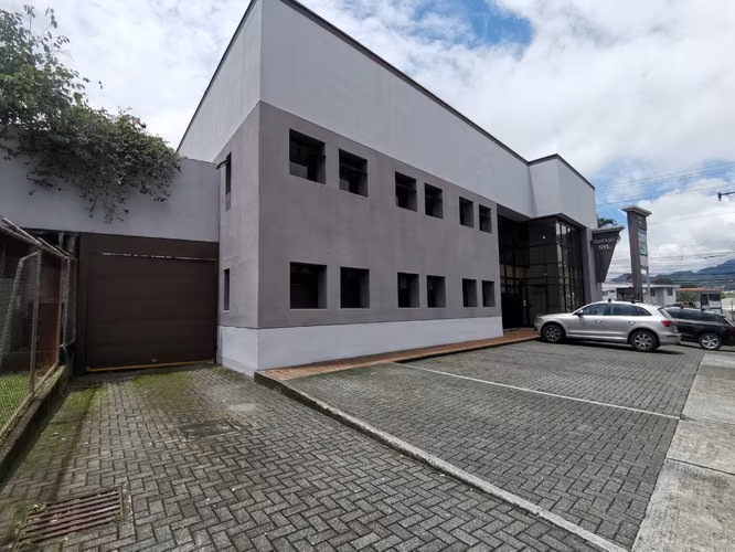 SE ALQUILA OFICINA EN SABANA SUR OESTE 23m2 - Imagen 11