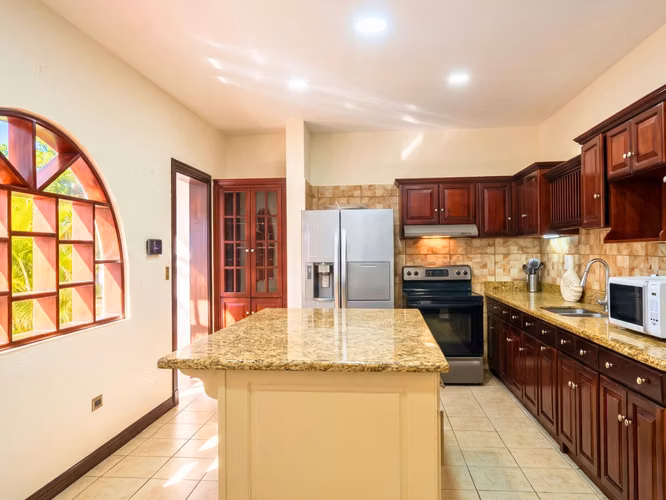 Casa en renta con piscina privada en Cariari, Belén | US$2.900 - Imagen 8