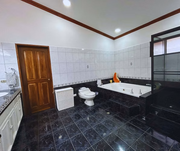 Casa en Venta en el Centro de Escazú - Imagen 3