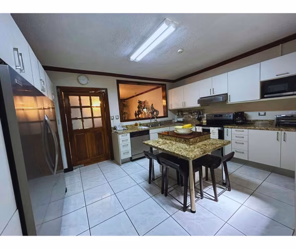 Casa en Venta en el Centro de Escazú - Imagen 9