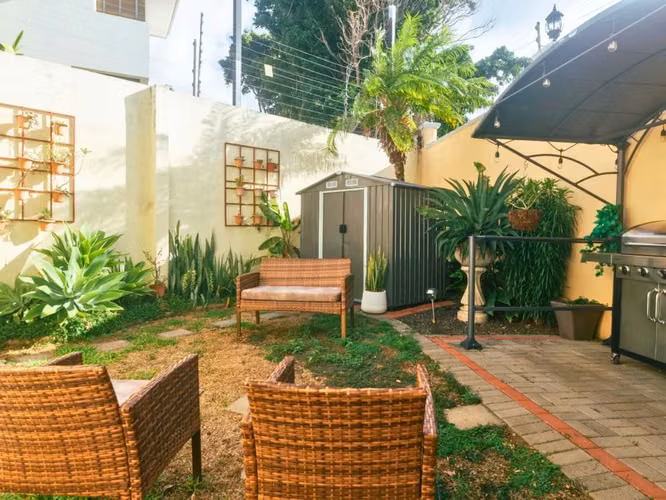 Casa en condominio en Escazú | 3 hab, patio | US$270K - Imagen 2