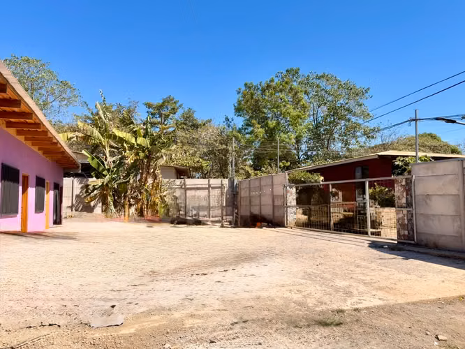 CASA CON 4 APARTAMENTOS TIPO ESTUDIO EN VENTA – TAMARINDO, GUANACASTE