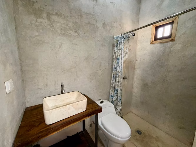 CASA CON 4 APARTAMENTOS TIPO ESTUDIO EN VENTA – TAMARINDO, GUANACASTE