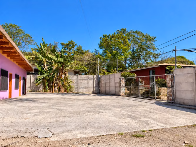 CASA CON 4 APARTAMENTOS TIPO ESTUDIO EN VENTA – TAMARINDO, GUANACASTE