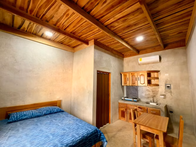 CASA CON 4 APARTAMENTOS TIPO ESTUDIO EN VENTA – TAMARINDO, GUANACASTE