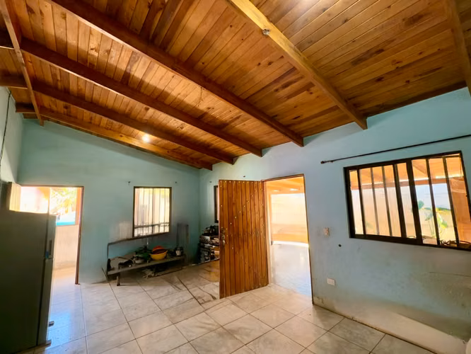 CASA CON 4 APARTAMENTOS TIPO ESTUDIO EN VENTA – TAMARINDO, GUANACASTE