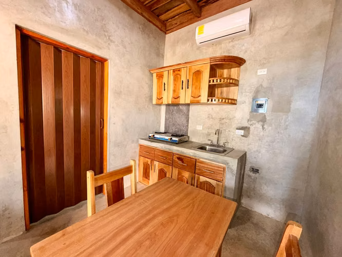 CASA CON 4 APARTAMENTOS TIPO ESTUDIO EN VENTA – TAMARINDO, GUANACASTE