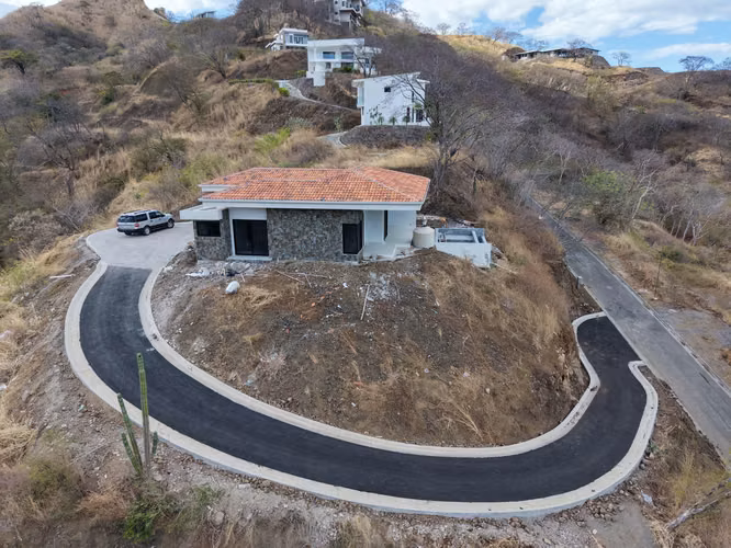 Casa Nueva con Piscina y Vista al Mar – Preventa en Coco Bay