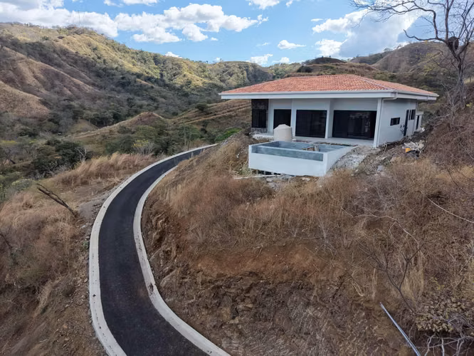 Casa Nueva con Piscina y Vista al Mar – Preventa en Coco Bay