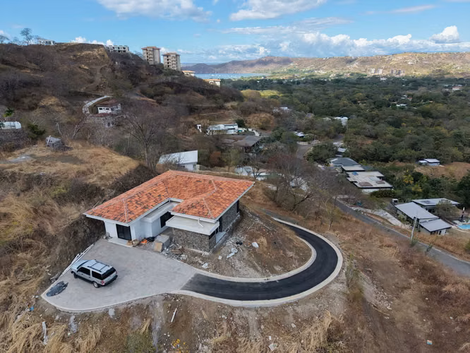 Casa Nueva con Piscina y Vista al Mar – Preventa en Coco Bay