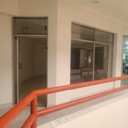 Local de 72.62 en Centro Comercial La Rambla Sn Rafael Escazú - Imagen 16