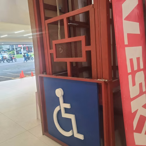 Local de 72.62 en Centro Comercial La Rambla Sn Rafael Escazú - Imagen 17
