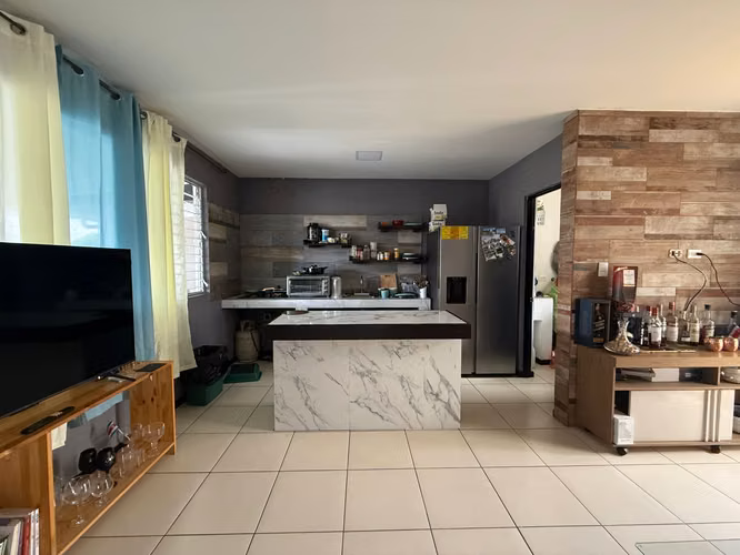 Venta de dos casas gemelas con apartamentos de alquiler en Alajuela