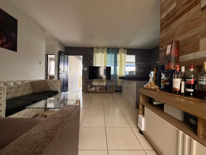 Venta de dos casas gemelas con apartamentos de alquiler en Alajuela