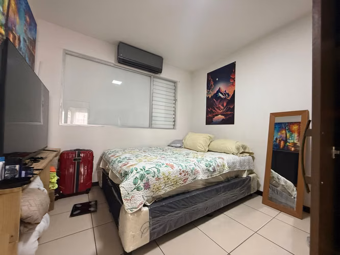 Venta de dos casas gemelas con apartamentos de alquiler en Alajuela