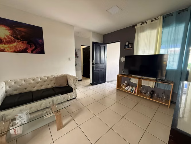 Venta de dos casas gemelas con apartamentos de alquiler en Alajuela
