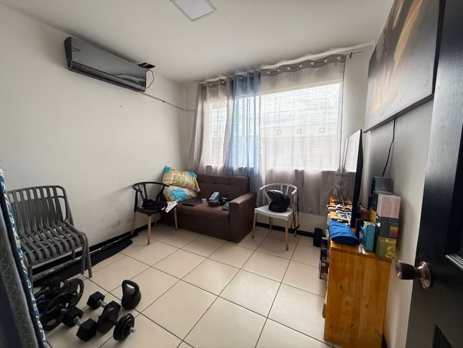 Venta de dos casas gemelas con apartamentos de alquiler en Alajuela
