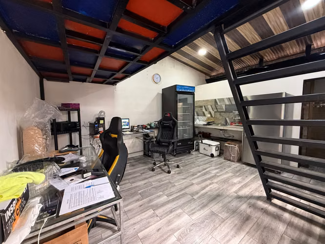 Venta de dos casas gemelas con apartamentos de alquiler en Alajuela