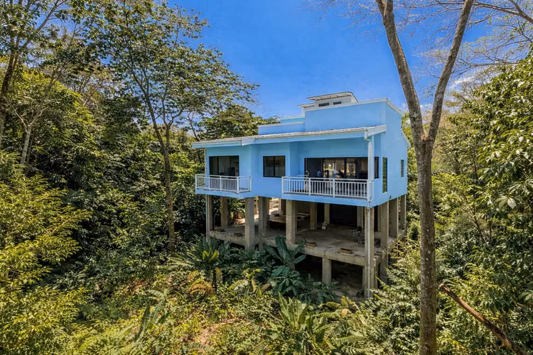 Luxury Turnkey Home Near White Sand Beach in Villa Leona
