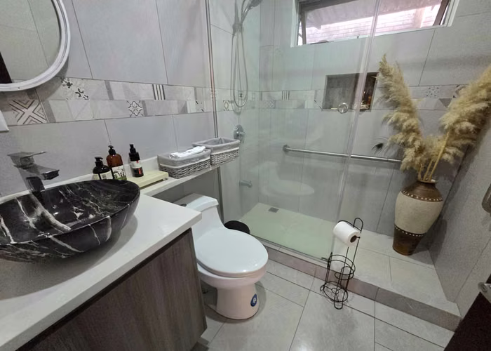 Terreno de 1050 m2 - Propiedad con Naturaleza - Amueblada