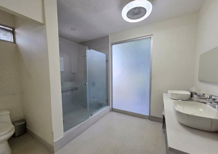 Terreno de 1050 m2 - Propiedad con Naturaleza - Amueblada
