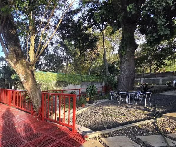 Terreno de 1050 m2 - Propiedad con Naturaleza - Amueblada