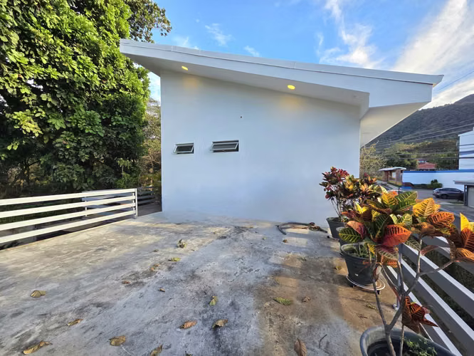 Terreno de 1050 m2 - Propiedad con Naturaleza - Amueblada