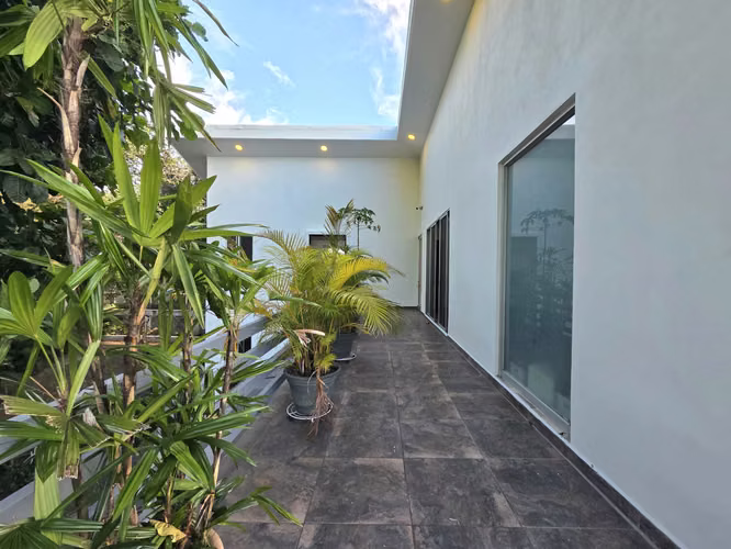 Terreno de 1050 m2 - Propiedad con Naturaleza - Amueblada