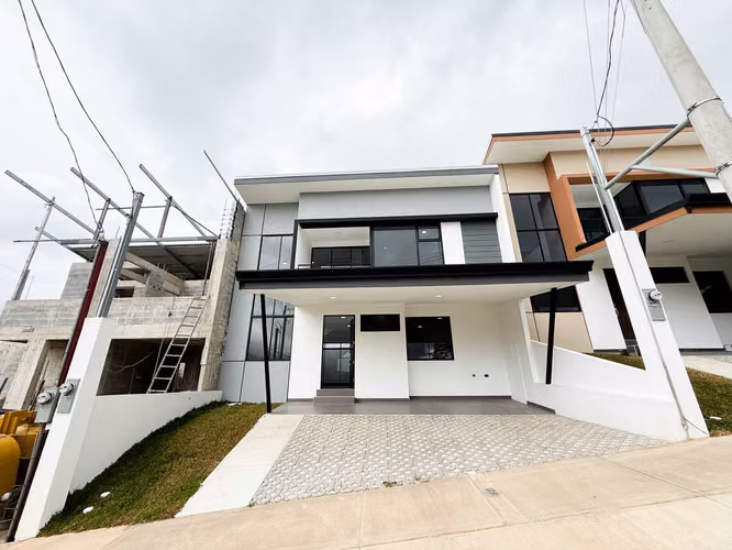 Casa  en condominio ACQUA, cerca de Curridabat y Tres Ríos | Seguridad y amenidades de lujo - Imagen 2