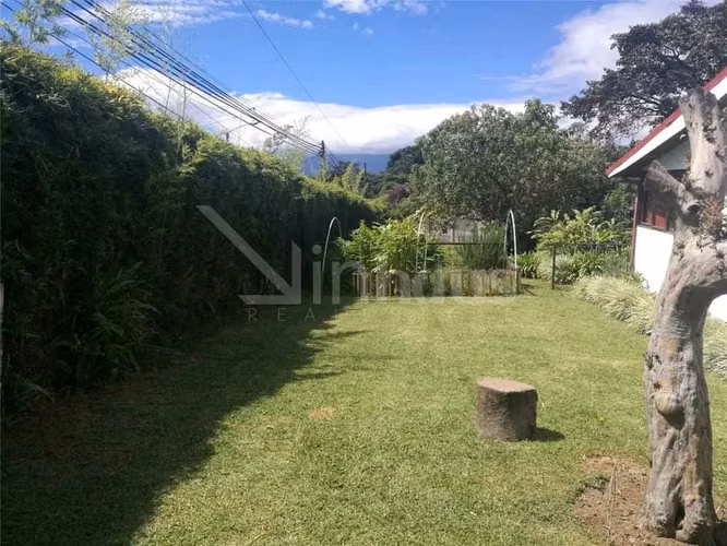 id 27229  En venta casa con amplia zona verde y apartamento