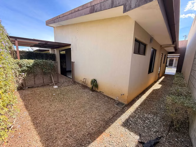 VENTA DE CASA EN CONDOMINIO LOS HIGUERONES, ALAJUELA* - Imagen 17