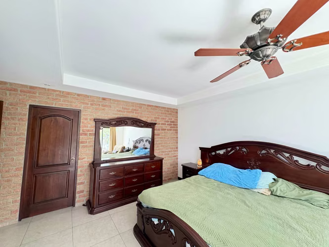 VENTA DE CASA EN CONDOMINIO EL ROBLE –  GUACHIPELÍN DE ESCAZÚ  Precio de venta: USD 300,000