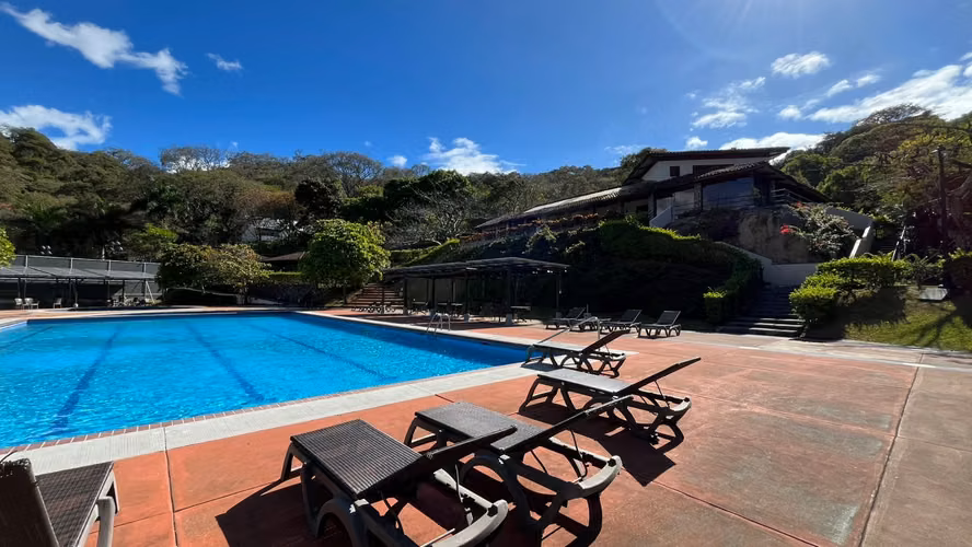 Se vende terreno con espectacular vista. Santa Ana – Residencial Villa Real - Imagen 2