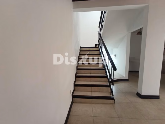 Venta de propiedad con dos apartamentos en Trejos Montealegre, Escazú
