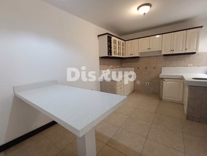 Venta de propiedad con dos apartamentos en Trejos Montealegre, Escazú