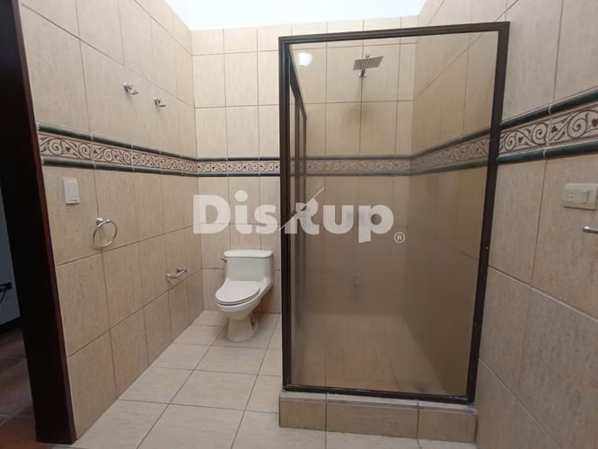 Venta de propiedad con dos apartamentos en Trejos Montealegre, Escazú