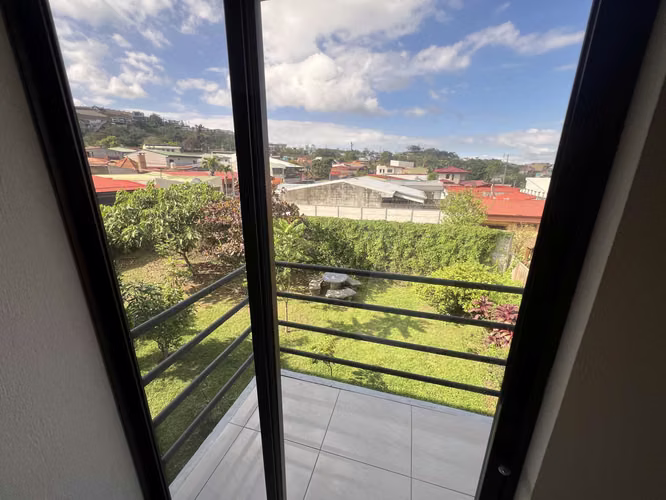 Se Vende Complejo de 3 Apartamentos Residencial en San Ramón