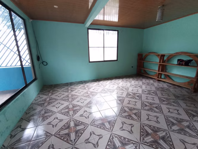 Venta de casa grande. Siquirres, Limón.