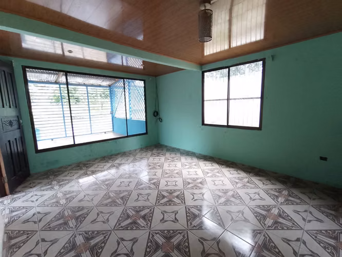 Venta de casa grande. Siquirres, Limón.