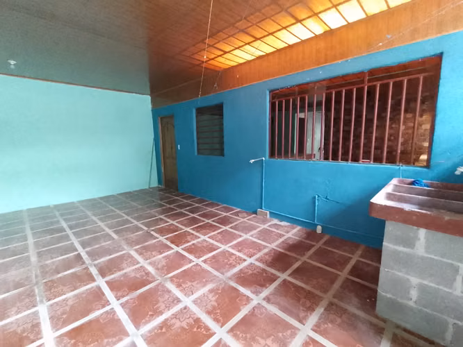 Venta de casa grande. Siquirres, Limón.
